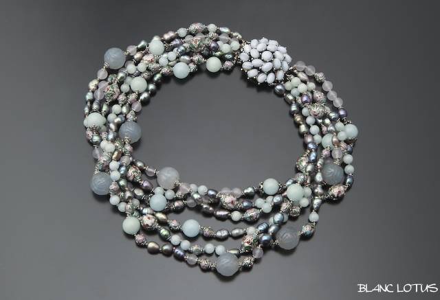 パールとガラスビーズのネックレス