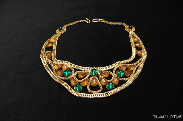 グリークスタイルのビーズネックレス