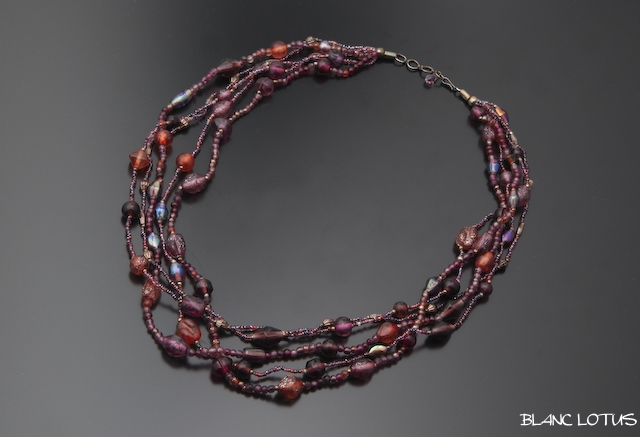 エスニック風パープルのビーズネックレス