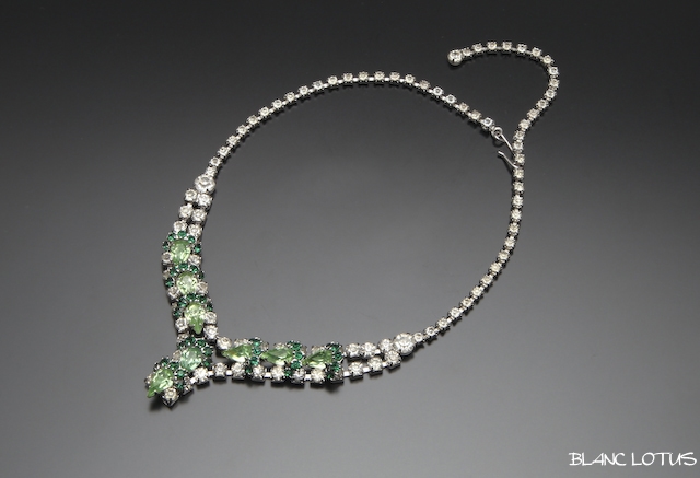 ヴィンテージ　グリーンのラインストーンネックレス