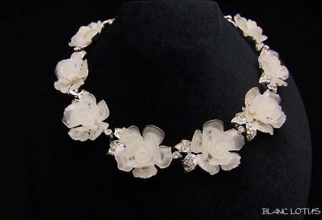 Kramer（クレイマー）の白い花のネックレス