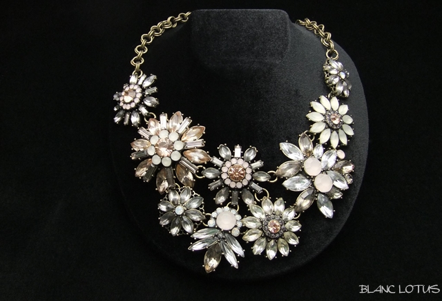 BaubleBar（バウブルバー）　　フラワーネックレス（コンテンポラリー）