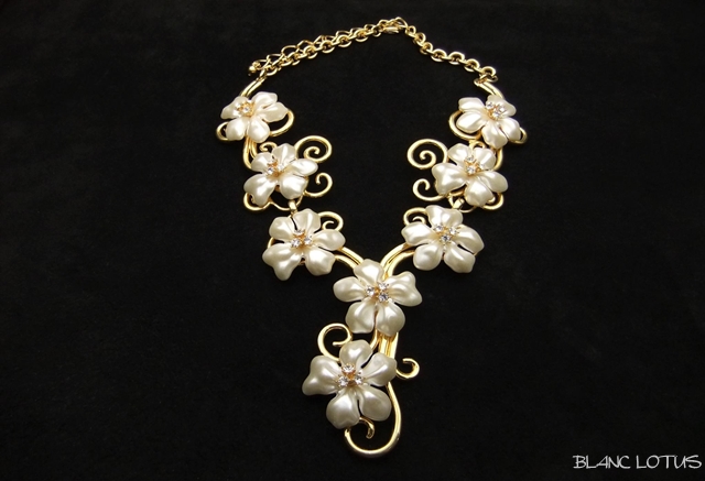 KJL（ケネス・J・レーン）　白いハナミズキのネックレス