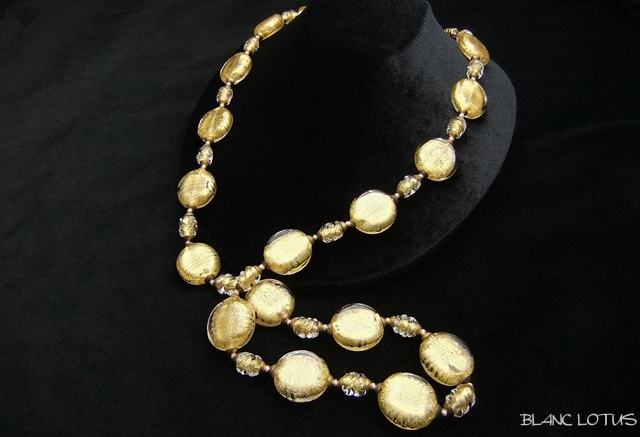 ムラーノガラスの金色のネックレス