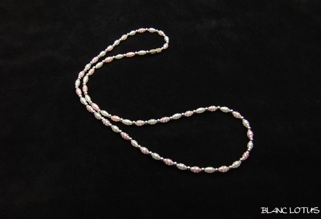 ピンクとホワイトのパールネックレス