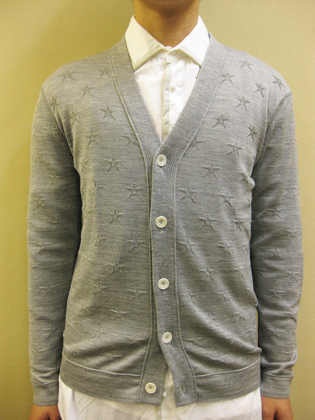 【送料無料】DREAMING OF THE SHINNING STARS  １２Ｇ ウール 星柄ジャガードＶネックカーディガン