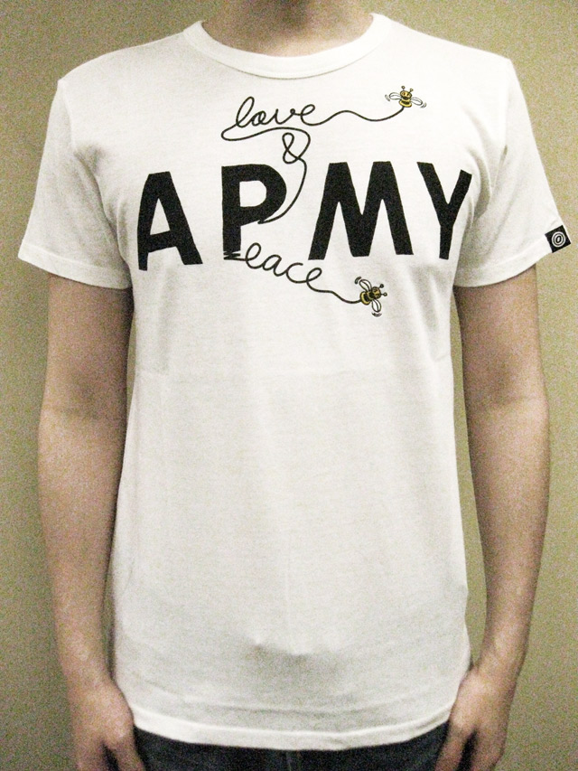 OVER THE STRiPES BEES CHANGE ARMY TO LOVE&PEACE Tシャツ