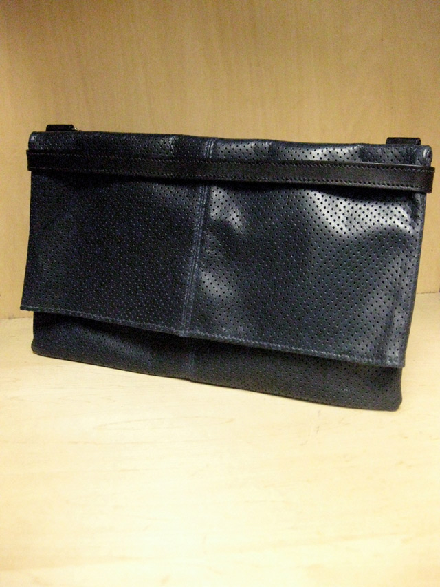 TUSTING Punching Leather “Felbrigg” Sacoche /ネイビー(Blood & Thunder別注)