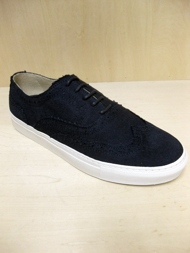 velvetred　レーザーカットキャンバス　ウィングチップタイプ　デッキシューズ