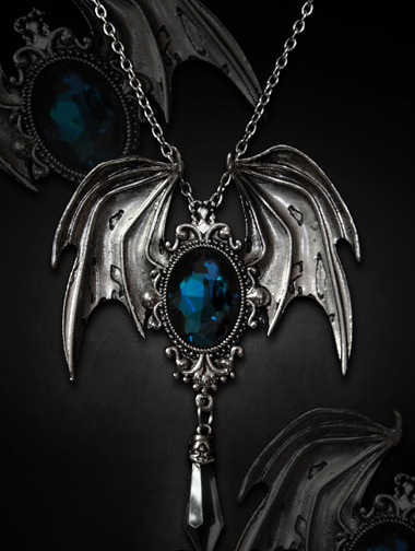 新商品☆ゴシック　"DELLA MORTE ”蝙蝠ペンダント