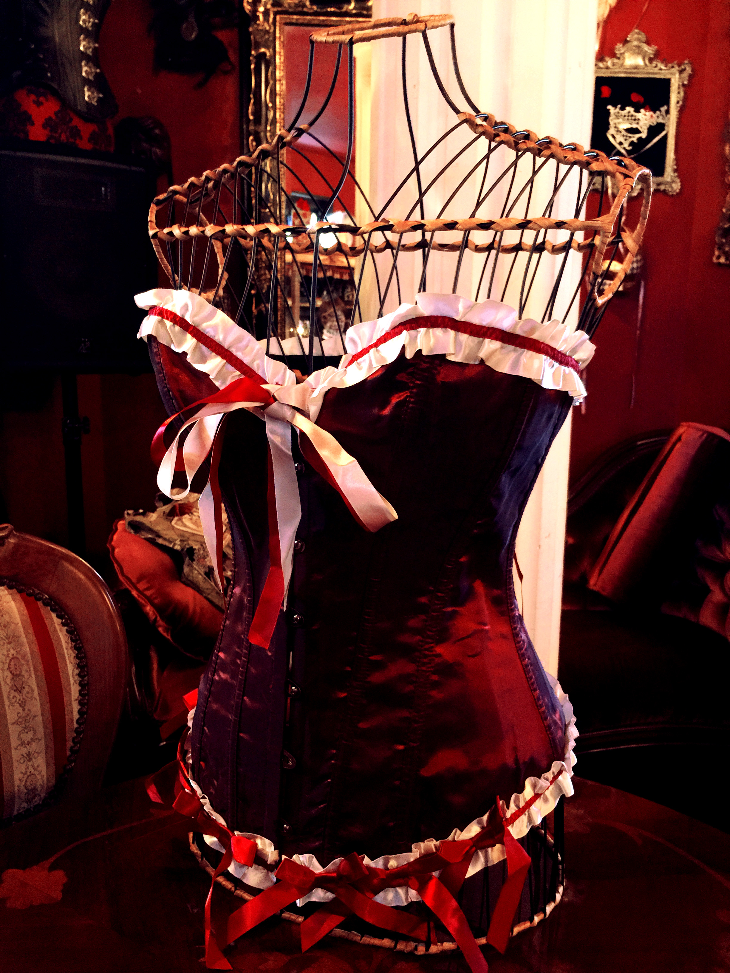 コルセット・ゴシック&ビクトリアン　サテンコルセット lace up back CorsetBeautyDiaries