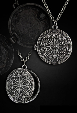 新作商品☆ROSETTE　ゴシックロケットペンダント