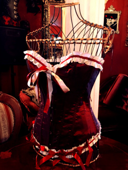 コルセット・ゴシック&ビクトリアン　サテンコルセット lace up back CorsetBeautyDiaries