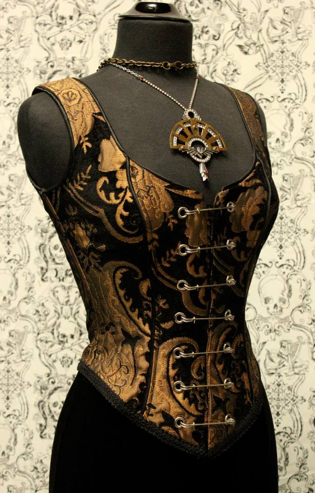 ベルサイユ コルセット 中世貴族漂うゴージャスなゴシックコルセット One Cloar