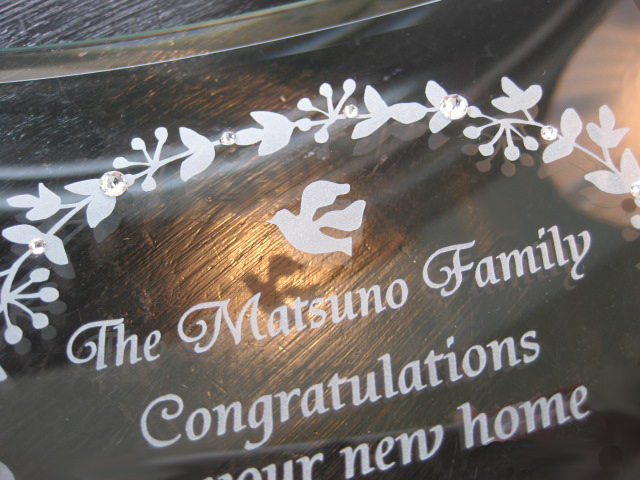 新築祝い・引っ越し祝いに最適なメッセージ入りガラスの名入れフォト