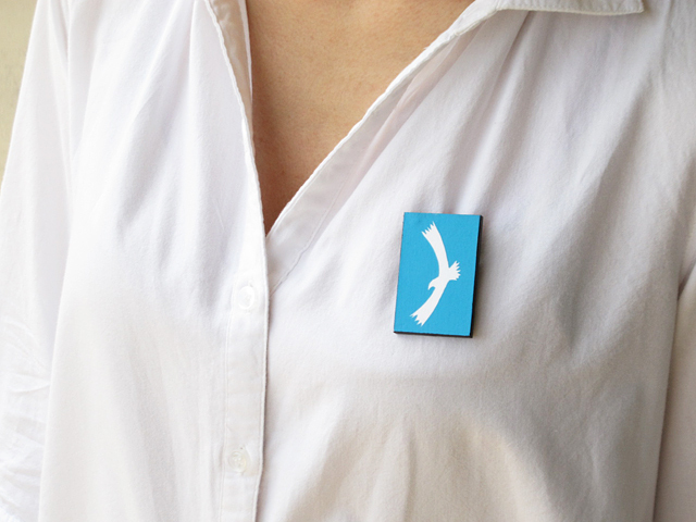 ワシ　ブローチ