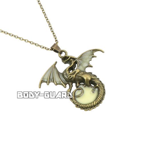 光るドラゴンネックレス【ゆうパケット送料無料】