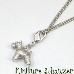 ミニチュアシュナウザーを立体的に表現したセレブなシルバーネックレス