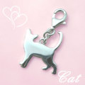 おしゃれな猫ちゃんのシルバーシルエットチャーム