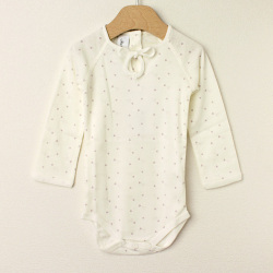 ☆SummerSale 2025☆【セール70%OFF】How to Kiss a Frog（ハウトゥーキスアフロッグ） BODY　love オフホワイトハート柄 12M【おまかせ配送で送料お得】