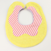 【セール70%OFF】Couverture(クウベルチュール） doughnut　ビブ バナナ 黄色Xピンクストライプ【おまかせ配送で送料お得】