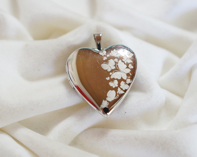 サンプルセール、新品がサンプル放出価格！