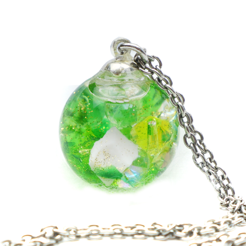 透き通るガラスアクセサリーの遺骨ペンダント『るりたま』＜萌黄（もえぎ）＞