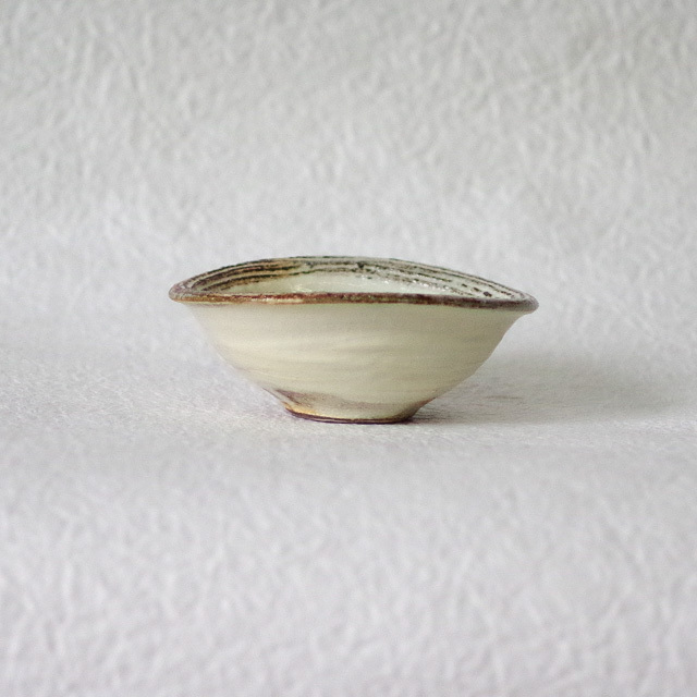 渕荒横彫　たわみ豆鉢　横