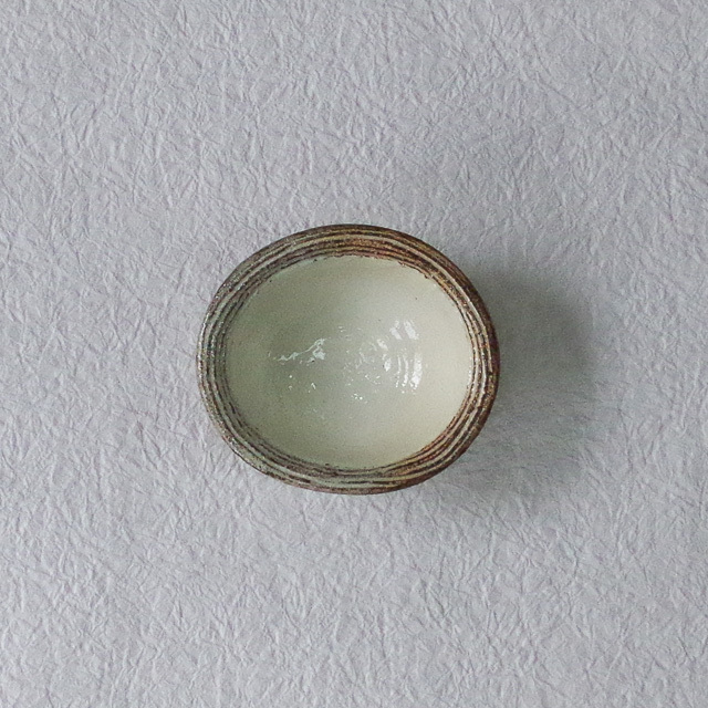 渕荒横彫　たわみ豆鉢　真上