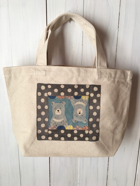 ミフウ　ミニトートバッグ　クマ雨やどり　生成り