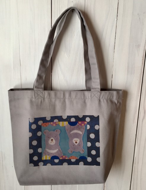 ミフウ　トートバッグ　クマ雨やどり　グレー