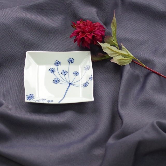 青いレースフラワー 角皿