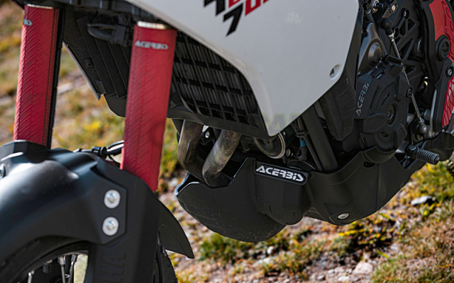 テネレ700　スキッドプレート　アチェルビス