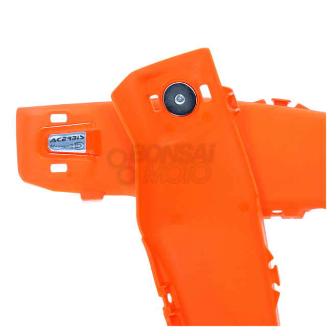 スイングアームカバー　アチェルビス