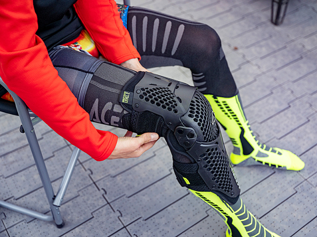 ニーシンガード　アチェルビス