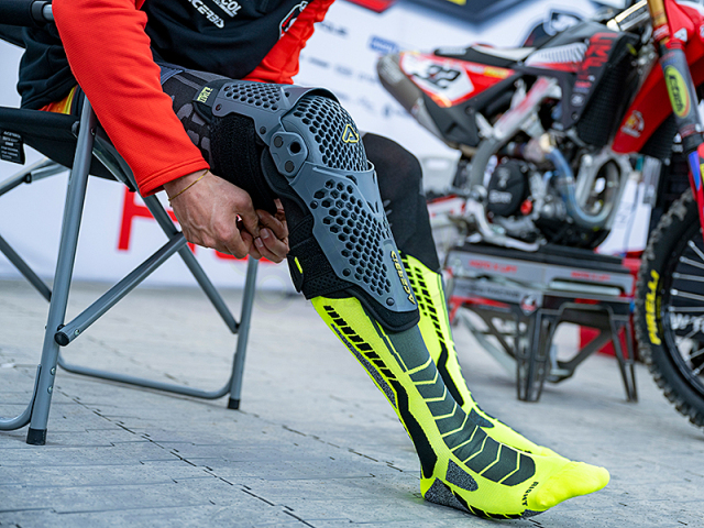 ニーシンガード　アチェルビス