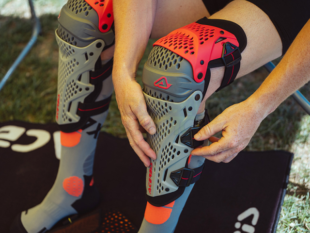 インパクト　プロ　ニーシンガード　アチェルビス