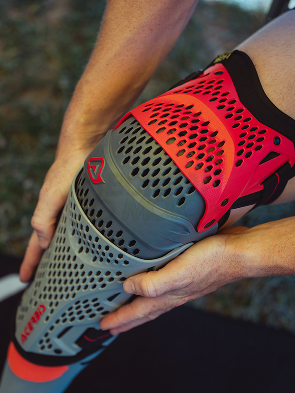 インパクト プロ ニーシンガード ACERBIS