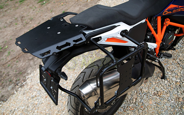KTM 1290スーパーアドベンチャー用 リアラゲッジラック アウトバックモーターテック