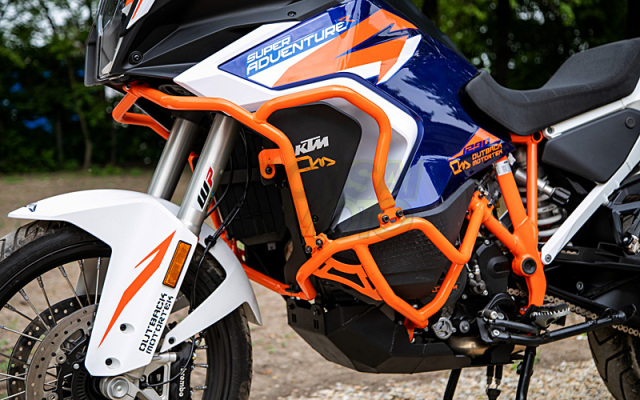 KTM 1290スーパーアドベンチャー用 アッパークラッシュバー アウトバックモーターテック