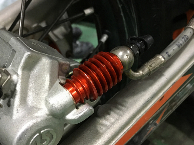 G2リアブレーキキャリパークーラー