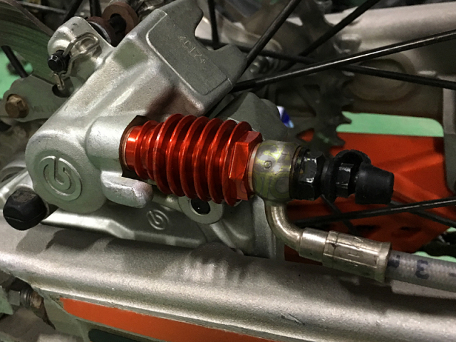 G2リアブレーキキャリパークーラー