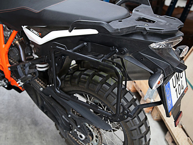KTM 1090/1190/1290Adv　パニアラック　アウトバックモーターテック