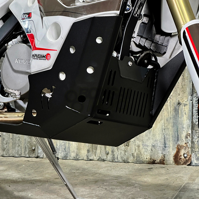 KOVE 450 Rally スキッドプレート CAMEL(キャメル)