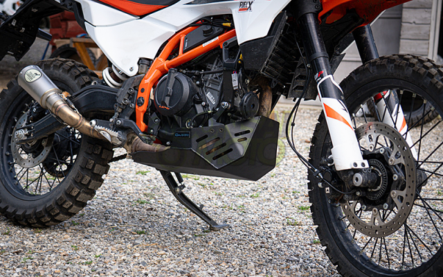 KTM 390アドベンチャーR スキッドプレート アウトバックモーターテック