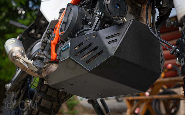 KTM 390アドベンチャーR スキッドプレート アウトバックモーターテック