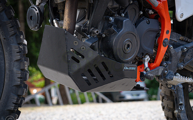 KTM 390アドベンチャーR スキッドプレート アウトバックモーターテック