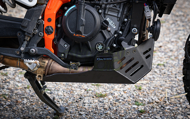 KTM 390アドベンチャーR スキッドプレート アウトバックモーターテック