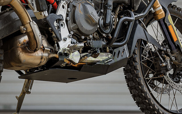 BMW F900GS ヘビーデューティースキッドプレート アウトバックモーターテック