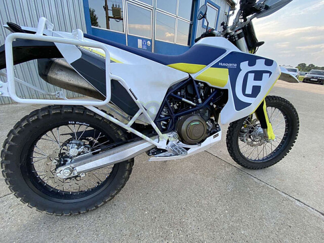 ハスクバーナ　701エンデューロ　クラッシュバー　スキッドプレート　パニアラック